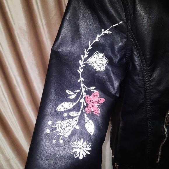 Urban Retro Faux Leather Jacket w/Flower Detail Sz XL - Picture 4 of 5